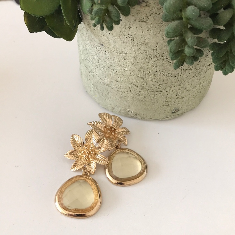 Beautiful yellow crystal vintage style earring ❤️